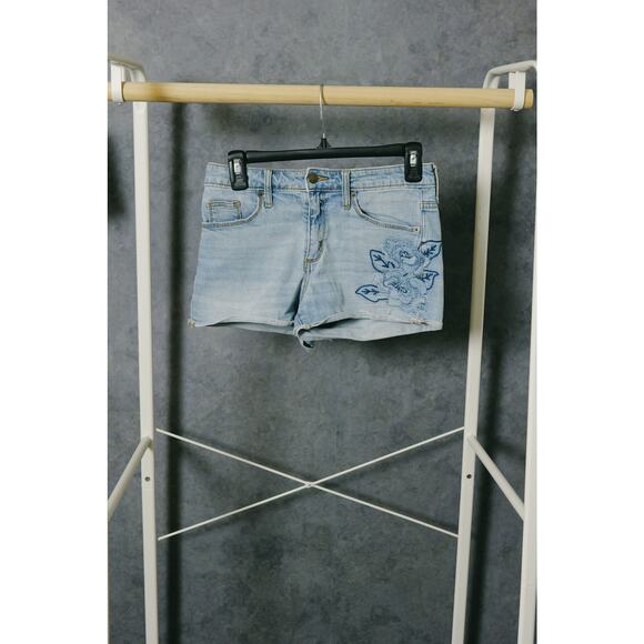 Women's Embroidered Mid-rise Denim Shorts - Picture 5 of 6